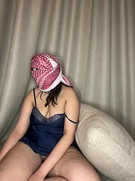 Snapshot of arabiaAna chatting on 04/15/26, 10:10 arabiaAna online show from 04/15/26, 10:10