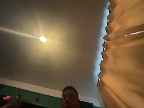 Snapshot of bigboy6880 chatting on 04/18/26, 05:11 bigboy6880 online show from 04/18/26, 05:11