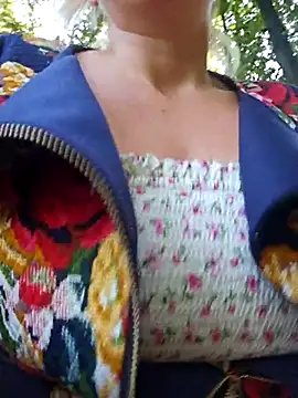 Snapshot of Marushka chatting on 09/10/25, 06:24 Marushka online show from 09/10/25, 06:24