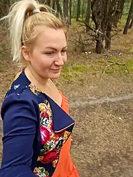 Snapshot of Marushka chatting on 09/11/25, 06:57 Marushka online show from 09/11/25, 06:57