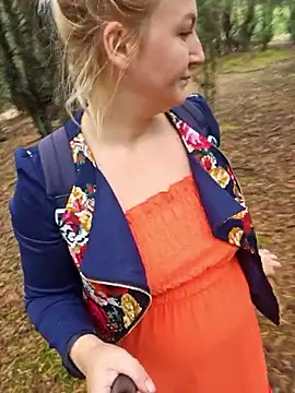 Snapshot of Marushka chatting on 09/12/25, 08:47 Marushka online show from 09/12/25, 08:47