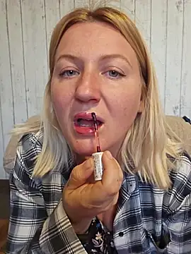 Snapshot of Marushka chatting on 09/24/25, 04:10 Marushka online show from 09/24/25, 04:10