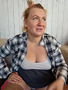 Snapshot of Marushka chatting on 09/27/25, 07:02 Marushka online show from 09/27/25, 07:02