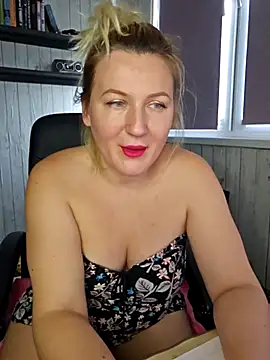 Snapshot of Marushka chatting on 10/23/25, 09:08 Marushka online show from 10/23/25, 09:08