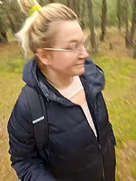 Snapshot of Marushka chatting on 10/24/25, 08:11 Marushka online show from 10/24/25, 08:11