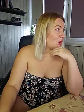 Snapshot of Marushka chatting on 11/28/25, 08:39 Marushka online show from 11/28/25, 08:39