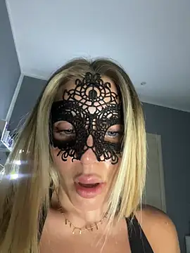 Snapshot of Alba_bianca chatting on 12/15/24, 05:10 Alba bianca online show from 12/15/24, 05:10