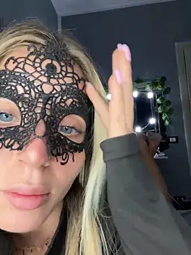 Snapshot of Alba_bianca chatting on 01/02/25, 07:01 Alba bianca online show from 01/02/25, 07:01