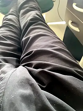 Snapshot of shiiank chatting on 11/11/25, 12:16 shiiank online show from 11/11/25, 12:16