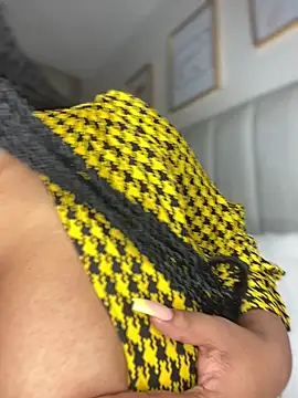 Hyra Ari online show from 12/21/25, 02:02