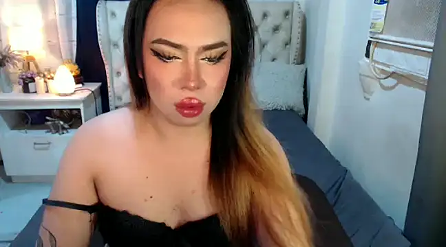 Snapshot of RebecaNextToYou chatting on 12/11/24, 05:15 RebecaNextToYou online show from 12/11/24, 05:15