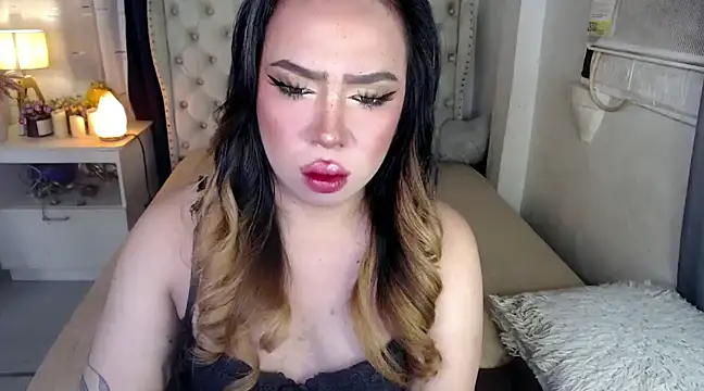 Snapshot of RebecaNextToYou chatting on 12/12/24, 05:04 RebecaNextToYou online show from 12/12/24, 05:04