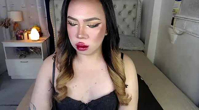 Snapshot of RebecaNextToYou chatting on 12/14/24, 04:09 RebecaNextToYou online show from 12/14/24, 04:09