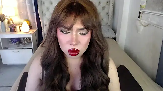 Snapshot of RebecaNextToYou chatting on 12/15/24, 08:25 RebecaNextToYou online show from 12/15/24, 08:25