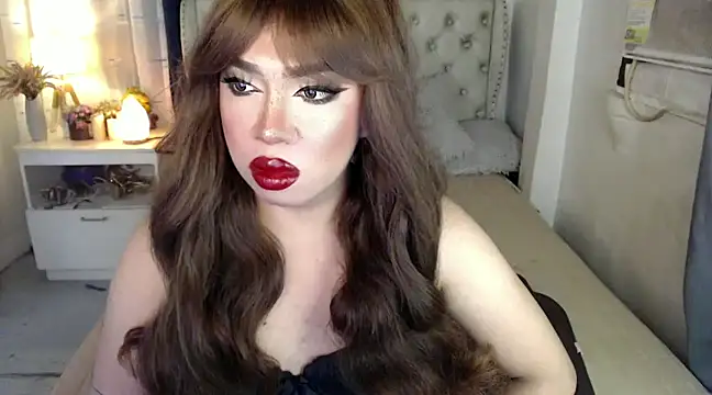 Snapshot of RebecaNextToYou chatting on 12/18/24, 05:00 RebecaNextToYou online show from 12/18/24, 05:00