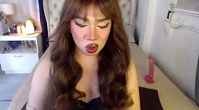 Snapshot of RebecaNextToYou chatting on 12/19/24, 08:34 RebecaNextToYou online show from 12/19/24, 08:34