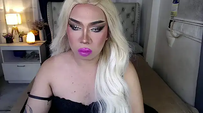 Snapshot of RebecaNextToYou chatting on 01/14/25, 04:50 RebecaNextToYou online show from 01/14/25, 04:50