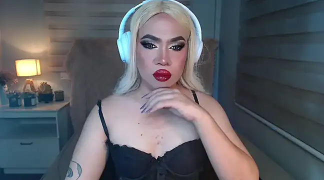 Snapshot of RebecaNextToYou chatting on 03/07/25, 05:28 RebecaNextToYou online show from 03/07/25, 05:28