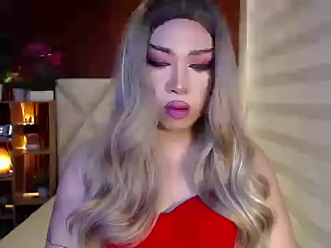 Snapshot of RebecaNextToYou chatting on 10/06/25, 02:47 RebecaNextToYou online show from 10/06/25, 02:47