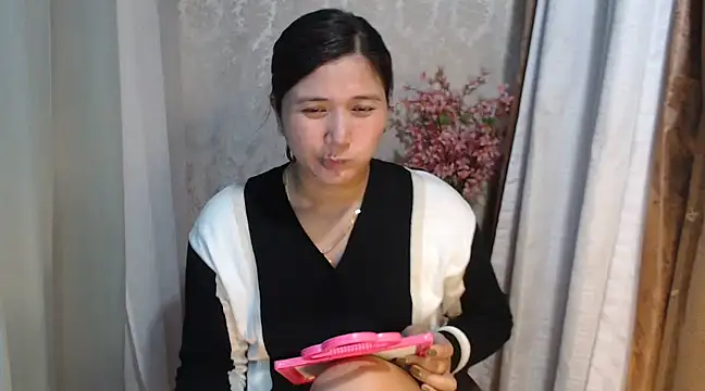 Snapshot of MS_Isabella_Snow92 chatting on 02/06/25, 08:39 MS Isabella Snow92 online show from 02/06/25, 08:39