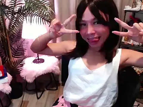 Snapshot of AsianTrixxx chatting on 04/14/26, 04:35 AsianTrixxx online show from 04/14/26, 04:35