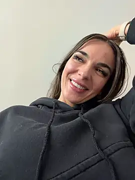 Snapshot of Bad_Giorgia chatting on 10/19/25, 04:51 Bad Giorgia online show from 10/19/25, 04:51