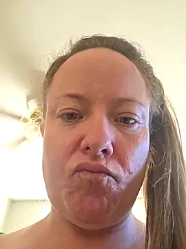 julimonroe online show from 10/05/25, 02:59