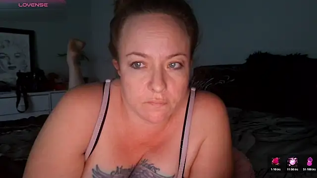 julimonroe online show from 02/04/26, 03:23