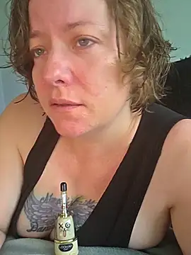 julimonroe online show from 05/04/26, 02:02