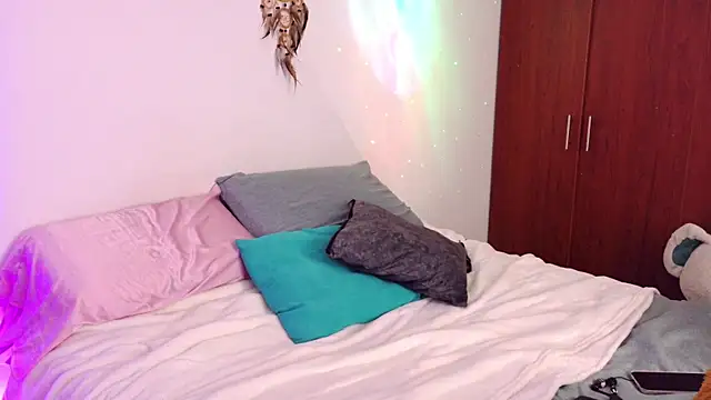 Snapshot of Lia_Tinez chatting on 12/19/25, 11:12 Lia Tinez online show from 12/19/25, 11:12