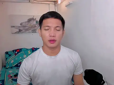 Snapshot of xSebastian19 chatting on 12/15/25, 10:25 xSebastian19 online show from 12/15/25, 10:25