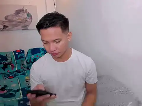 Snapshot of xSebastian19 chatting on 12/21/25, 05:58 xSebastian19 online show from 12/21/25, 05:58