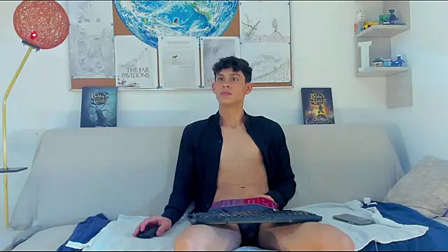 Snapshot of logan_thomas chatting on 03/21/26, 06:55 logan thomas online show from 03/21/26, 06:55