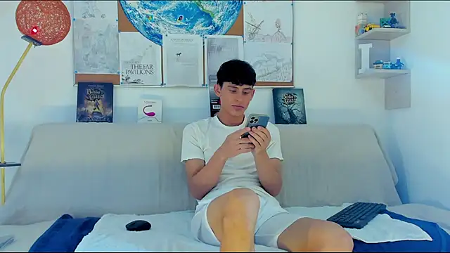 Snapshot of logan_thomas chatting on 03/30/26, 06:42 logan thomas online show from 03/30/26, 06:42