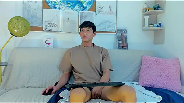 Snapshot of logan_thomas chatting on 04/25/26, 07:33 logan thomas online show from 04/25/26, 07:33