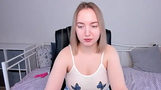 Snapshot of Shy_AnnaCutie chatting on 02/17/25, 05:36 Shy AnnaCutie online show from 02/17/25, 05:36