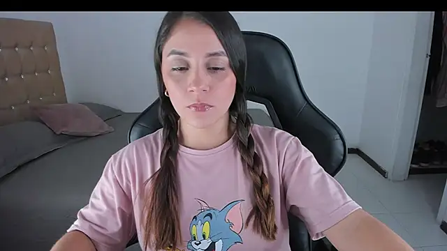 Snapshot of EmmaGrace1999 chatting on 12/06/24, 04:03 EmmaGrace1999 online show from 12/06/24, 04:03