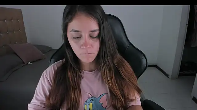 Snapshot of EmmaGrace1999 chatting on 12/06/24, 10:49 EmmaGrace1999 online show from 12/06/24, 10:49