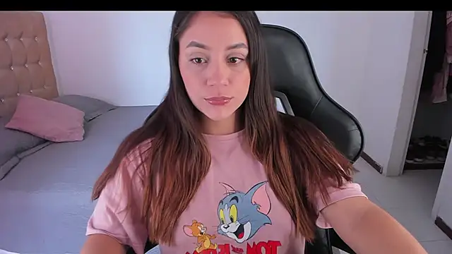 Snapshot of EmmaGrace1999 chatting on 12/06/24, 04:17 EmmaGrace1999 online show from 12/06/24, 04:17