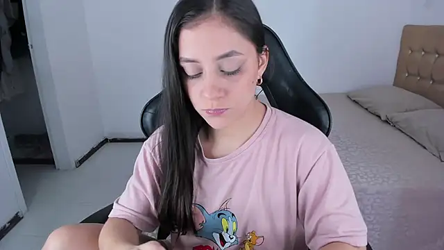 Snapshot of EmmaGrace1999 chatting on 10/23/25, 04:50 EmmaGrace1999 online show from 10/23/25, 04:50