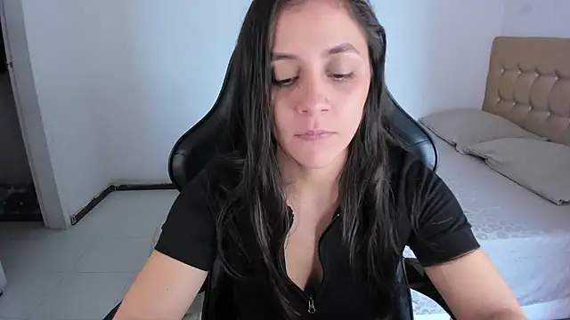 EmmaGrace1999 online show from 01/10/26, 03:47