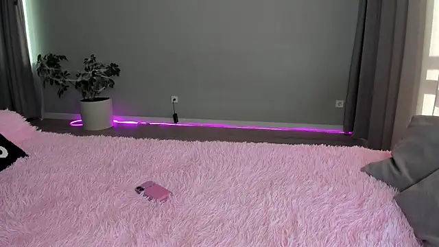 JenniferQueen11 online show from 10/25/25, 09:39