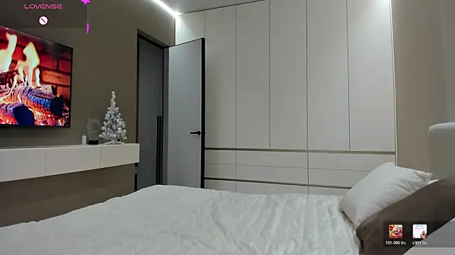 JenniferQueen11 online show from 01/14/26, 04:01