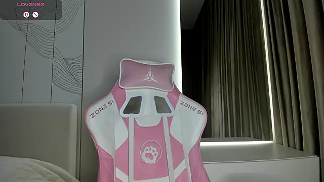 Snapshot of JenniferQueen11 chatting on 04/15/26, 05:53 JenniferQueen11 online show from 04/15/26, 05:53