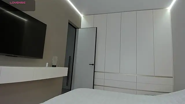 Snapshot of JenniferQueen11 chatting on 04/19/26, 09:19 JenniferQueen11 online show from 04/19/26, 09:19