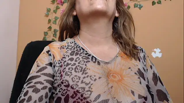 Snapshot of Hellensextits chatting on 12/15/24, 10:39 Hellensextits online show from 12/15/24, 10:39