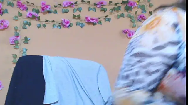 Snapshot of Hellensextits chatting on 12/22/24, 02:49 Hellensextits online show from 12/22/24, 02:49