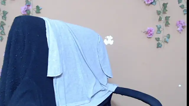 Snapshot of Hellensextits chatting on 12/24/24, 04:30 Hellensextits online show from 12/24/24, 04:30