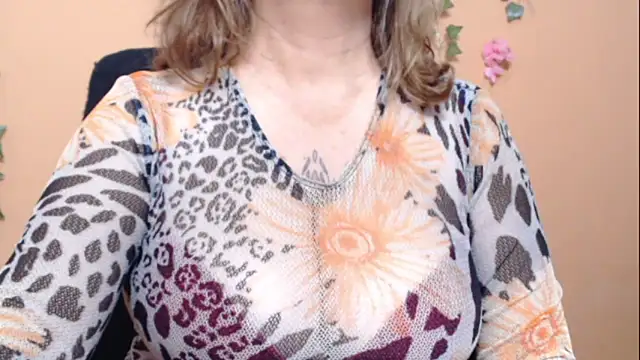 Snapshot of Hellensextits chatting on 12/31/24, 11:20 Hellensextits online show from 12/31/24, 11:20