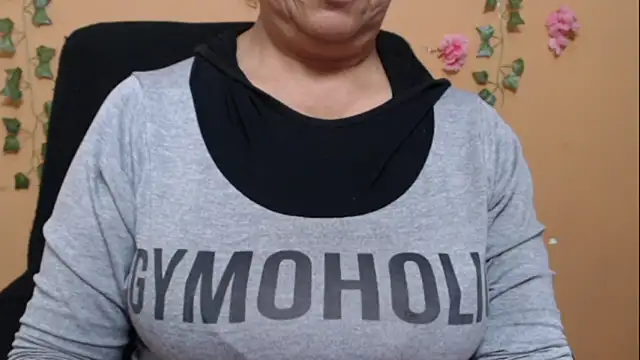 Snapshot of Hellensextits chatting on 01/03/25, 10:08 Hellensextits online show from 01/03/25, 10:08